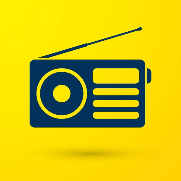 Radio Azul con icono de antena aislado sobre fondo amarillo. Ilustración vectorial — Archivo Imágenes Vectoriales