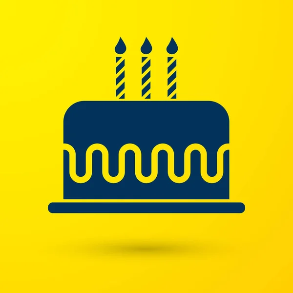 Blaue Torte mit brennenden Kerzen auf gelbem Hintergrund. Alles Gute zum Geburtstag. Vektorillustration — Stockvektor