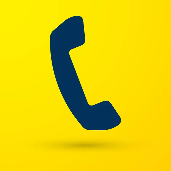 Blauwe telefoon handset pictogram geïsoleerd op gele achtergrond. Telefoon teken. Vectorillustratie — Stockvector