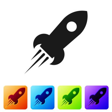 Beyaz arka planda izole Yangın simgesi ile siyah roket gemisi. Uzay yolculuğu. Renk kare düğmelerinde simgeyi ayarlayın. Vektör Illustration