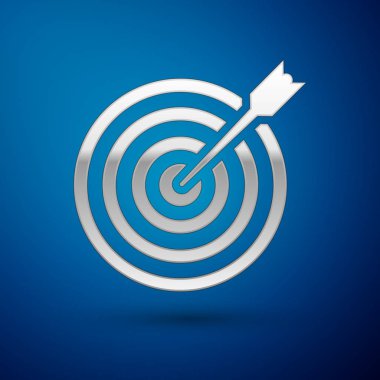 Mavi arka planda izole ok simgesi ile gümüş hedef. Dart tahtası işareti. Okçuluk Panosu simgesi. Dartboard tabelası. İş hedefi kavramı. Vektör Illustration