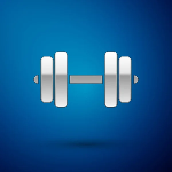 Stříbrná Dumbbellová ikona izolovaná na modrém pozadí. Ikona zvedání svalové hmoty, fitness, ikona tělocvičny, symbol sportovního vybavení, cvičný zvoneček. Vektorová ilustrace — Stockový vektor
