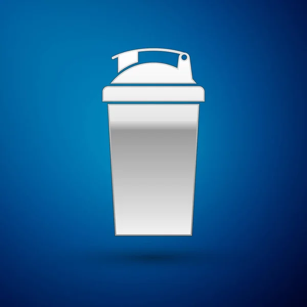 Icono del agitador Silver Fitness aislado sobre fondo azul. Botella agitadora deportiva con tapa para cócteles de agua y proteínas. Ilustración vectorial — Vector de stock