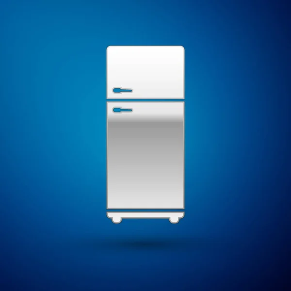 Icono del refrigerador plateado aislado sobre fondo azul. Refrigerador congelador refrigerador. Tecnología y electrodomésticos. Ilustración vectorial — Vector de stock