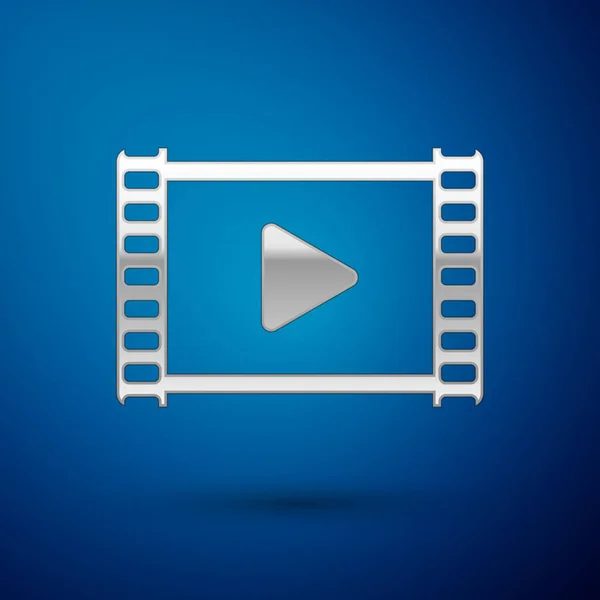 Silbernes Abspielvideosymbol isoliert auf blauem Hintergrund. Filmstreifen mit Spielzeichen. Vektorillustration — Stockvektor