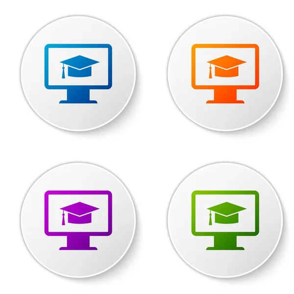 Monitor de ordenador a color con icono de la tapa de graduación aislado sobre fondo blanco. Concepto de aprendizaje en línea o aprendizaje electrónico. Símbolo de conocimiento de Internet. Establecer el icono de color en botones de círculo. Ilustración vectorial — Archivo Imágenes Vectoriales