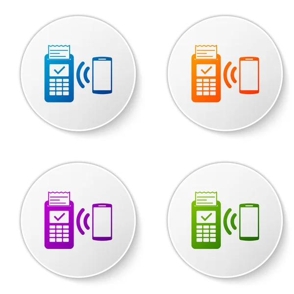 Farb-Pos-Terminal mit gedrucktem Beleg und bestätigt die Zahlung per Smartphone-Symbol auf weißem Hintergrund. nfc-Zahlungskonzept. setzen Farbsymbol in Kreis-Tasten. Vektorillustration — Stockvektor