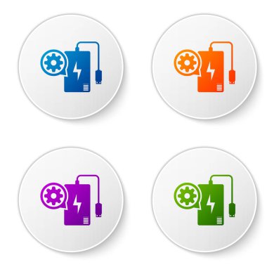 Beyaz arka planda yalıtılmış şarj kablosu ve dişli simgesi ile renkli güç Bankası. Uygulama, hizmet kavramı, ayar seçenekleri, bakım, onarım ayarlama. Daire düğmelerinde simgeleri ayarlayın. Vektör Illustration