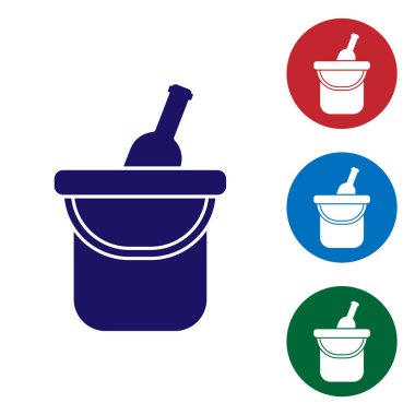 Beyaz arka planda izole edilmiş bir buz kovası simgesinde mavi şarap şişesi. Renk simgesini daire düğmelerinde ayarlayın. Vektör İllüstrasyonu