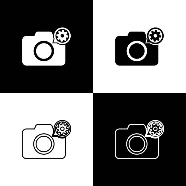 Set Iconos de cámara fotográfica y engranajes aislados sobre fondo blanco y negro. Ajustar la aplicación, concepto de servicio, opciones de configuración, mantenimiento, reparación, fijación. Ilustración vectorial — Archivo Imágenes Vectoriales