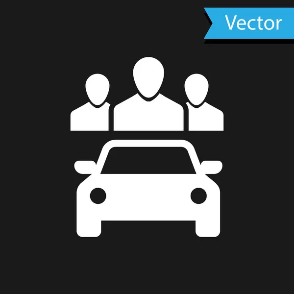 Белый автомобиль с группой людей иконка изолирована на черном фоне. Каршеринговый знак. Концепция аренды транспорта. Векторная миграция — стоковый вектор
