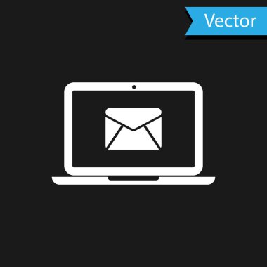 Zarflı beyaz dizüstü bilgisayar ve açık e- posta siyah arkaplanda izole edilmiş ekran simgesi. E-posta pazarlama, internet reklamcılığı kavramları. Vektör İllüstrasyonu