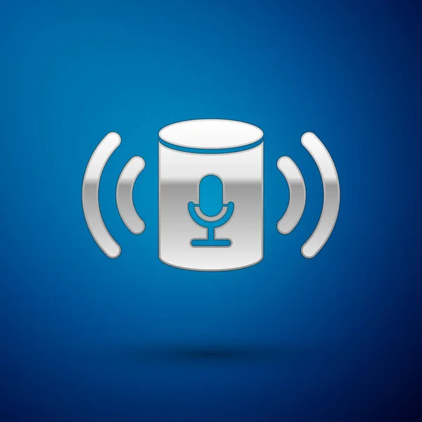 Icono de asistente Silver Voice aislado sobre fondo azul. Interfaz de usuario de control de voz altavoz inteligente. Ilustración vectorial — Vector de stock