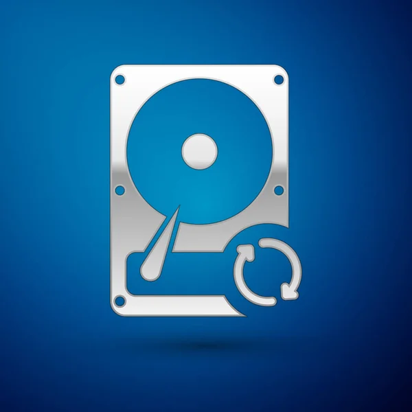 Srebrny dysk twardy HDD Sync ikona odświeżania na niebieskim tle. Ilustracja wektorowa — Wektor stockowy