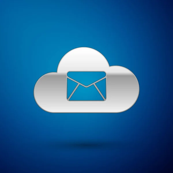 Icono del servidor de correo Silver Cloud aislado sobre fondo azul. Alojamiento de servidores en la nube para correo electrónico. Servicio de mensajes en línea. Señal de buzón. Ilustración vectorial — Archivo Imágenes Vectoriales