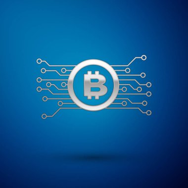 Mavi arka plan üzerinde izole mikroçip devre simgesi ile daire içinde Gümüş Cryptocurrency kavramı bitcoin. Blockchain teknolojisi, dijital para piyasası. Vektör İllüstrasyonu