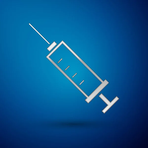 Icona Siringa argento isolata su sfondo blu. Siringa per vaccino, vaccinazione, iniezione, iniezione influenzale. Attrezzature mediche. Illustrazione vettoriale — Vettoriale Stock