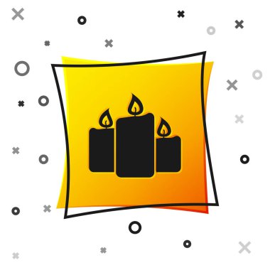 Siyah Yanan mumlar simgesi beyaz arka planda izole. Eski moda yanan mumlar. Silindirik aromatik mum yanan alevler ile sopalarla. Sarı kare düğmesi. Vektör İllüstrasyonu