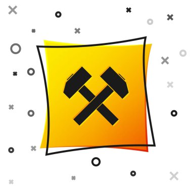 Siyah İki beyaz arka plan üzerinde izole çekiç simgesi çapraz. Onarım aracı. Sarı kare düğmesi. Vektör İllüstrasyonu