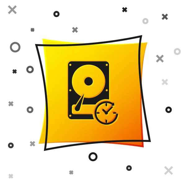 Schwarze Festplatte mit Zeichen im Uhrzeigersinn, Datenrettungssymbol isoliert auf weißem Hintergrund. gelber quadratischer Knopf. Vektorillustration — Stockvektor