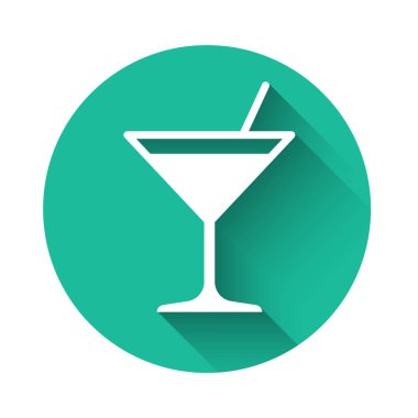 Uzun gölgeli beyaz martini cam ikonu. Kokteyl ikonu. Şarap kadehi ikonu. Yeşil daire düğmesi. Vektör İllüstrasyonu