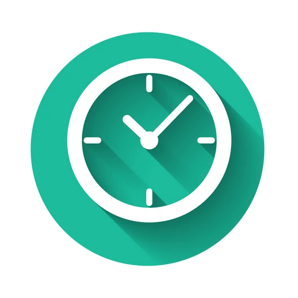 Білий годинник ізольований довгою тінню. Зелена кнопка кола. Векторний приклад — стоковий вектор