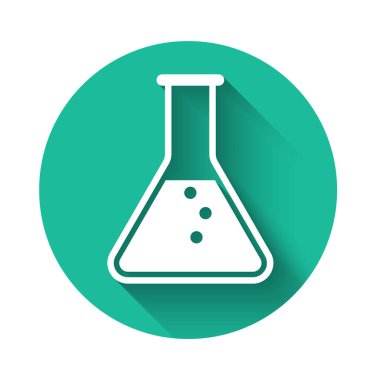 Beyaz test tüpü ve matara. Uzun gölgeli kimyasal laboratuvar ikonu. Yeşil daire düğmesi. Vektör İllüstrasyonu