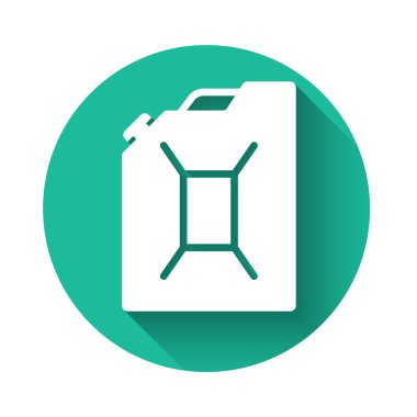 Benzin ikonu için beyaz teneke kutu uzun gölgeli. Dizel gaz ikonu. Yeşil daire düğmesi. Vektör İllüstrasyonu