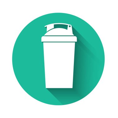 Uzun gölgeli beyaz fitness sallama simgesi. Su ve protein kokteylleri için kapaklı spor karıştırıcı şişesi. Yeşil daire düğmesi. Vektör İllüstrasyonu