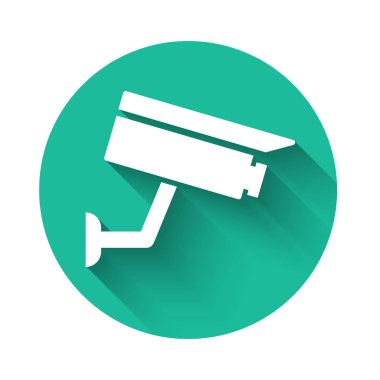 Beyaz güvenlik kamerası ikonu uzun gölgeli izole edilmiş. Yeşil daire düğmesi. Vektör İllüstrasyonu