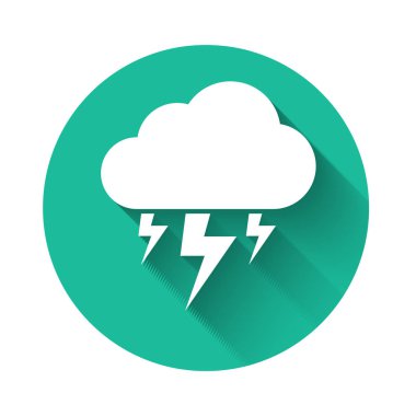 Beyaz Fırtına simgesi uzun gölgelerle izole edilmiş. Bulut ve şimşek işareti. Fırtınanın hava durumu ikonu. Yeşil daire düğmesi. Vektör İllüstrasyonu