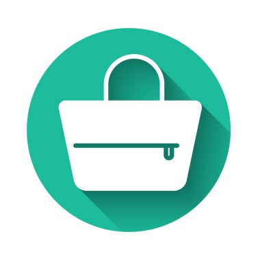 Beyaz El Çantası simgesi uzun gölgeli. Kadın el çantası işareti. Glamour günlük bagaj sembolü. Yeşil daire düğmesi. Vektör İllüstrasyonu