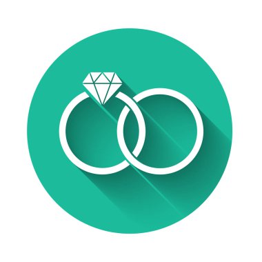 Beyaz alyans ikonu uzun gölgeli izole edilmiş. Gelin ve damat mücevher tabelası. Evlilik ikonu. Elmas yüzük. Yeşil daire düğmesi. Vektör İllüstrasyonu