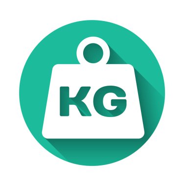 Beyaz Ağırlık simgesi uzun gölgeli izole edilmiş. Kilogram ağırlık kaldırmak ve ölçmek için ağırlık bloğu. Kütle sembolü. Yeşil daire düğmesi. Vektör İllüstrasyonu