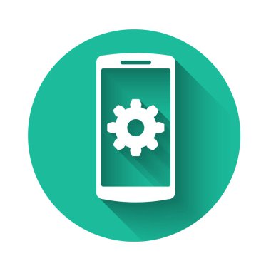 Akıllı telefon ekranındaki beyaz ayar uzun gölgeli izole edilmiş. Cep telefonu ve dişli levhası. Uygulama ayarlanıyor, seçenekler belirleniyor, tamir ediliyor, telefon kavramlarını düzeltiliyor. Yeşil daire düğmesi. Vektör İllüstrasyonu