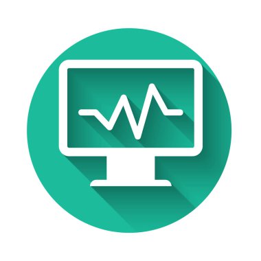 Uzun gölgeli kardiyogram ikonlu beyaz bilgisayar monitörü. Simge denetleniyor. Kalp atışı elle çizilmiş EKG monitörü. Yeşil daire düğmesi. Vektör İllüstrasyonu