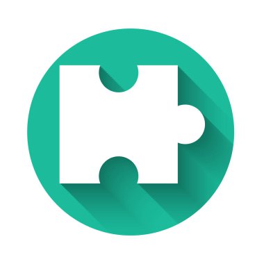 Beyaz yapboz parçası uzun gölgeli izole edilmiş. Modern daire, iş, pazarlama, finans, internet konsepti. Yeşil daire düğmesi. Vektör İllüstrasyonu