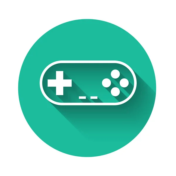 Bílá ikona Gamepadu izolovaná s dlouhým stínem. Herní ovladač. Zelený knoflík. Vektorová ilustrace — Stockový vektor