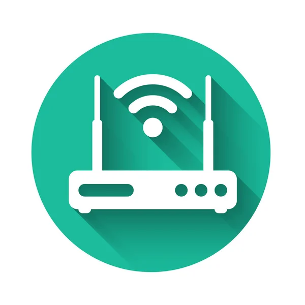 Λευκό Router και wi-fi σύμβολο εικονίδιο σήμα απομονώνονται με μεγάλη σκιά. Ασύρματος δρομολογητής ethernet modem. Διαδίκτυο τεχνολογίας υπολογιστών. Πράσινο κουμπί κύκλου. Εικονογράφηση διανύσματος — Διανυσματικό Αρχείο