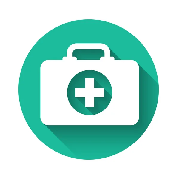 Λευκό κουτί πρώτων βοηθειών απομονωμένο με μεγάλη σκιά. Ιατρικό κουτί με σταυρό. Ιατρικός εξοπλισμός για έκτακτη ανάγκη. Υγιεινή έννοια. Πράσινο κουμπί κύκλου. Εικονογράφηση διανύσματος — Διανυσματικό Αρχείο