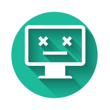 Beyaz Ölü monitör simgesi uzun gölgeli izole edilmiş. Ölü emojili bilgisayar gibi 404 hata. Bilgisayar sisteminde ölümcül hata. Yeşil daire düğmesi. Vektör İllüstrasyonu