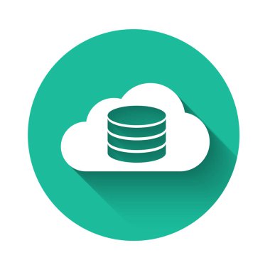 Beyaz Bulut veritabanı simgesi uzun gölgeyle izole edildi. Bulut hesaplama konsepti. Veri aktarımlı dijital servis ya da uygulama. Yeşil daire düğmesi. Vektör İllüstrasyonu