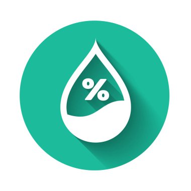 Beyaz su bırakma yüzdesi simgesi uzun gölgeli izole edilmiş. Nem analizi. Yeşil daire düğmesi. Vektör İllüstrasyonu