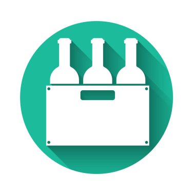 Tahta bir kutuda, uzun gölgeli beyaz şarap şişeleri. Tahta bir sandıkta şarap şişeleri. Yeşil daire düğmesi. Vektör İllüstrasyonu