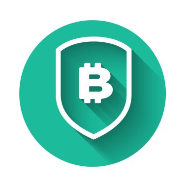 Bitcoin ikonlu beyaz kalkan uzun gölgeli izole edilmiş. Kripto para madenciliği, engelleme teknolojisi, bitcoin, güvenlik, koruma, dijital para. Yeşil daire düğmesi. Vektör İllüstrasyonu