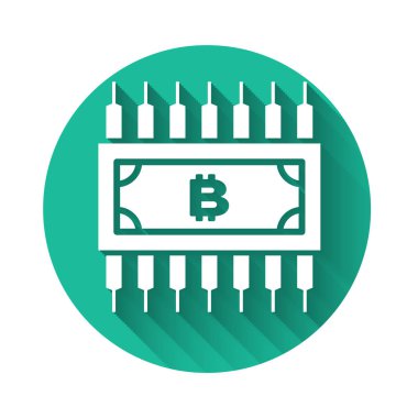 Beyaz Kripto para kavramı Bitcoin ve uzun gölgeli mikroçip devre ikonu. Engelleme teknolojisi, dijital para piyasası. Yeşil daire düğmesi. Vektör İllüstrasyonu