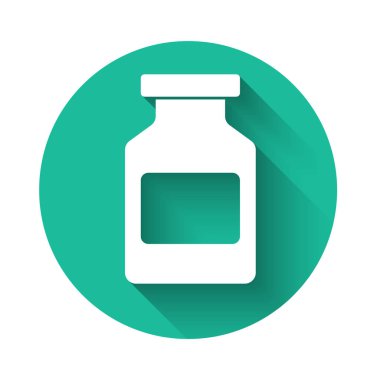 Uzun gölgeli beyaz ilaç şişesi ikonu. Şişe hapı işareti. Eczane tasarımı. Yeşil daire düğmesi. Vektör İllüstrasyonu