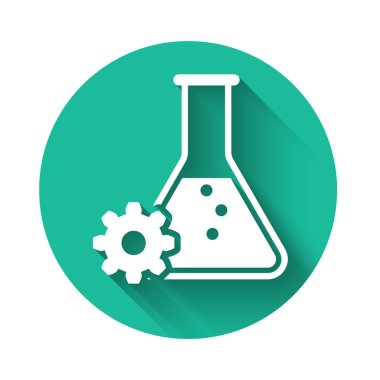 Beyaz Biyomühendislik ikonu uzun gölgeli izole edilmiş. Genetik elementi ve biyomühendislik ikonu. Biyoloji, molekül, kimyasal ikon. Yeşil daire düğmesi. Vektör İllüstrasyonu