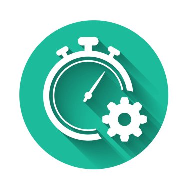 Beyaz zaman yönetimi simgesi uzun gölge ile yalıtılmış. Saat ve vites işareti. Verimlilik sembolü. Yeşil daire düğmesi. Vektör Illustration