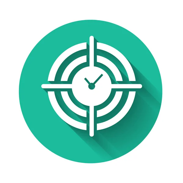 Λευκό εικονίδιο διαχείρισης ώρας απομονώνεται με μακρά σκιά. Ρολόι και σήμα ταχυτήτων. Σύμβολο παραγωγικότητας. Κουμπί πράσινου κύκλου. Απεικόνιση διανυσματικών φορέων — Διανυσματικό Αρχείο